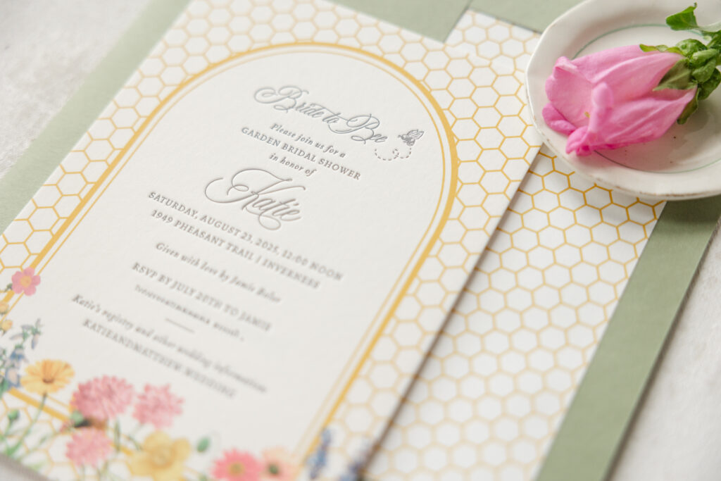 Honeycomb envelope liner pattern