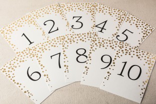 Dots table top card A2