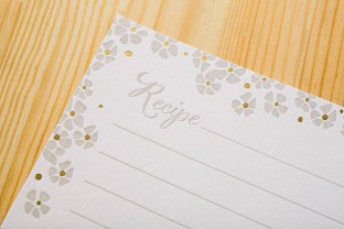 Custom Keira recipe shower invitations from Smock