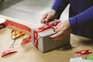 Smock gift wrapping workshop with May Arts Ribbon