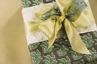 Smock gift wrapping workshop with May Arts Ribbon