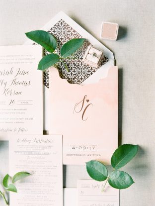 Real wedding featuring blush + rose gold foil stamped wedding invitations by Smock | Photos by Rachel Solomon Photography