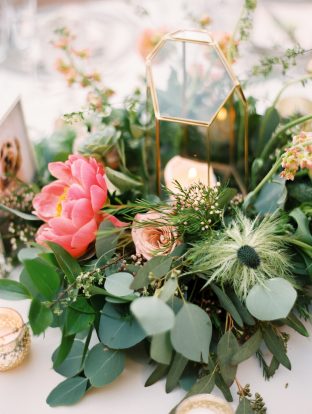 Romantic floral wedding centerpieces | Photos by Rachel Solomon photography